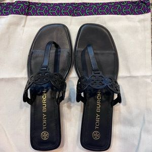 Lightly used Tory Burch sandals, dust bag included.